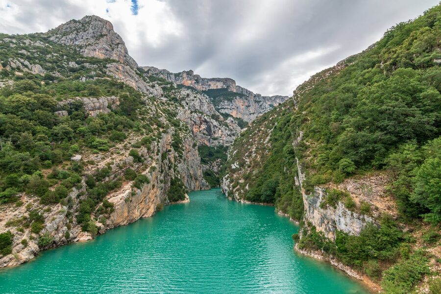Limestone cliffs and turquoise river in the Gorges du Verdon Provence