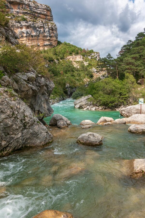 Turquoise river cutting through limestone cliffs in the Gorges du Verdon