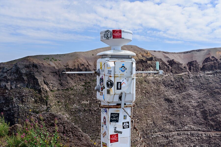 Vesuvius crater rim closer view