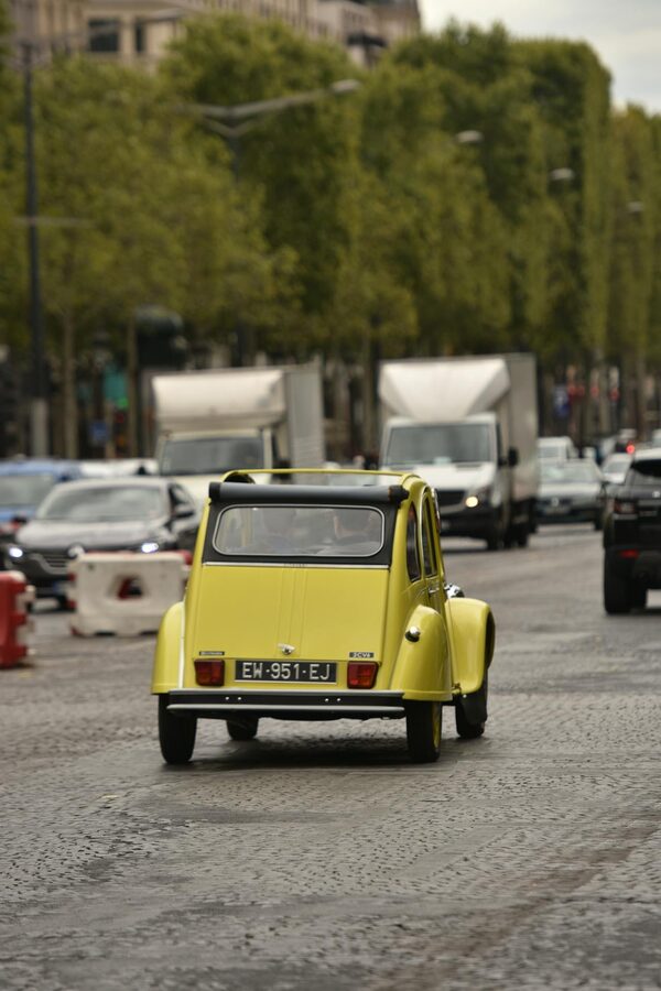 yellow-2cv-cobblestone-paris